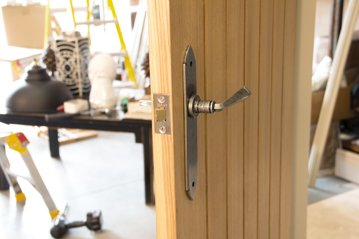 How to Fit a Lever Door Handle